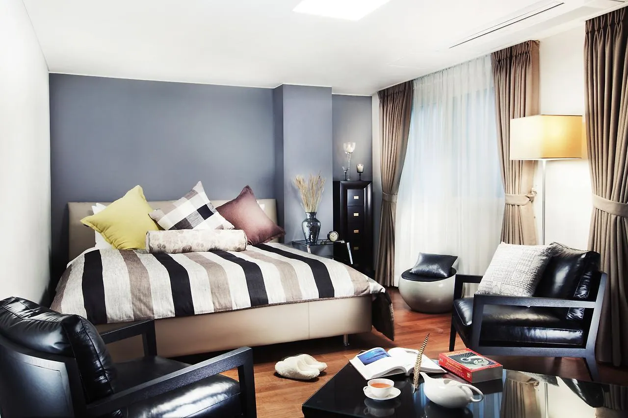 N Fourseason Hotel Myeongdong ソウル特別市 3*,  韓国
